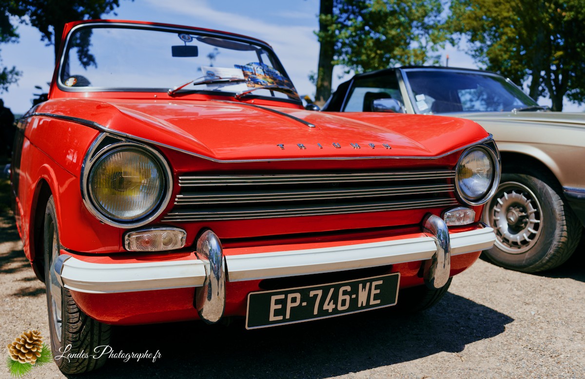 🚗  Les 10 ans du Club Loun Rétro : Patrimoine Roulant au Bord du Lac de Léon